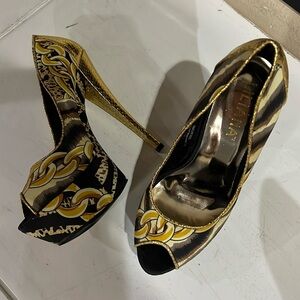6” platform Heels NWOT Gold and Black. Link Chain and Leopard Pattern